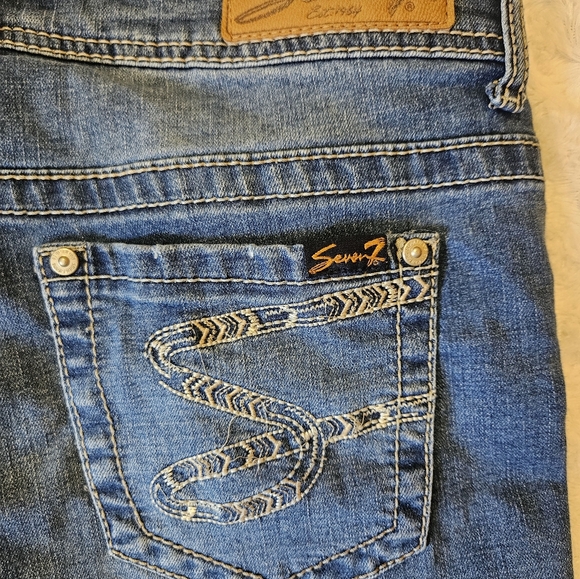 Seven 7 Women’s Western Denim Jean Shorts Size 8 Dark Wash Embroidered Pocket. - Picture 4 of 9